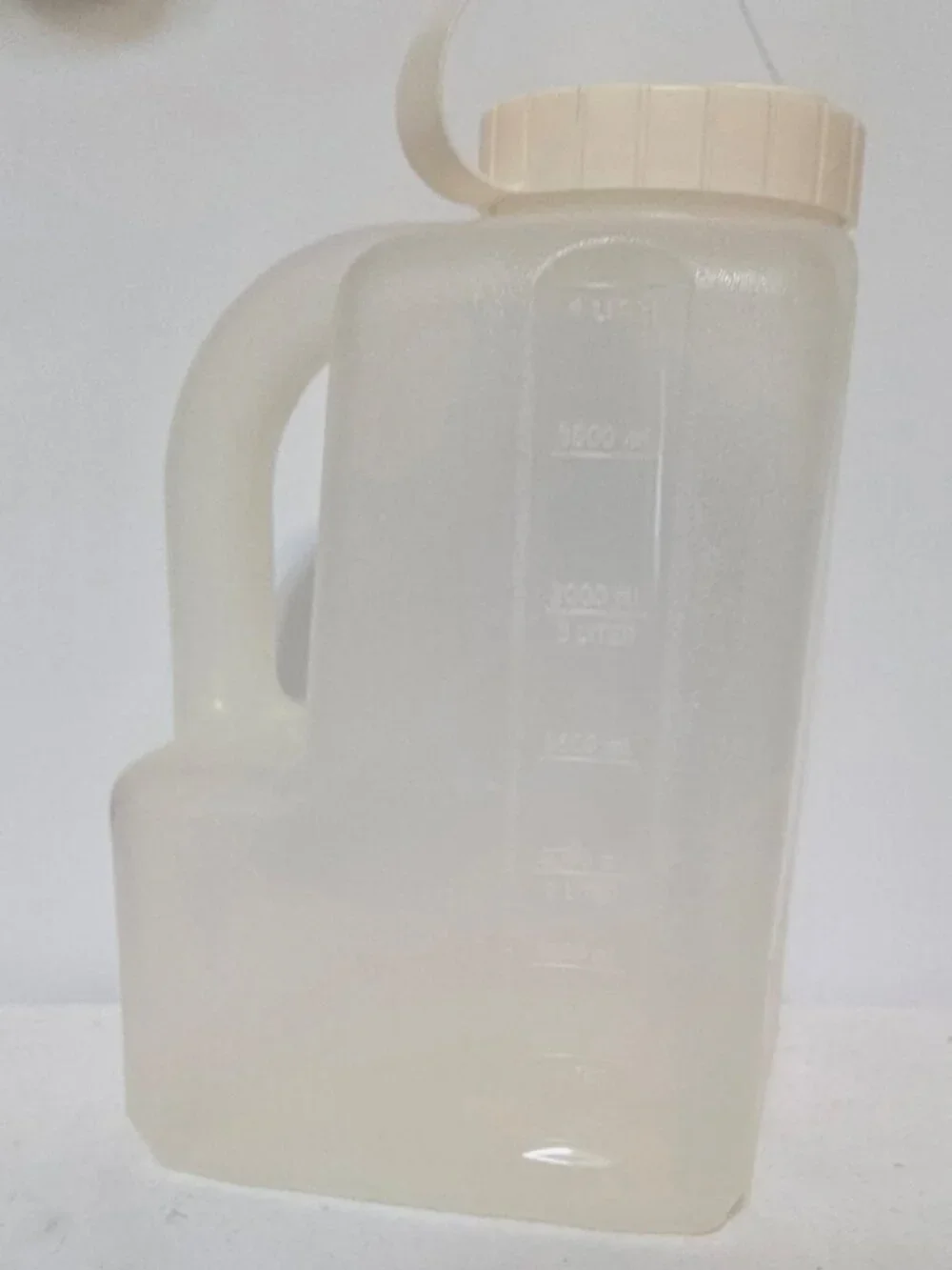 Vintage Rubbermaid 1 Gallon Drink/Beverage Pitcher/Bottle With Handle Almond Cap